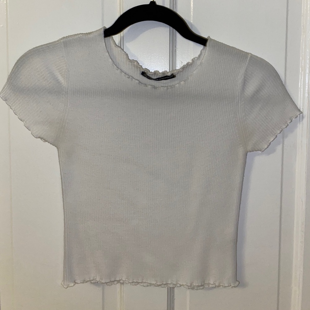 White ribbed cropped t-shirt with lettuce edges.